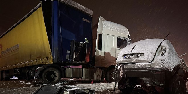 Erzurum'da feci kaza: T�r, SUV tipi ara�la �arp��t�, 4 ki�i �ld�