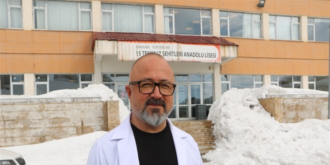 Deniz ��retmen, 26 y�l sonra ilk g�rev yeri Y�ksekova'ya geri d�nd�