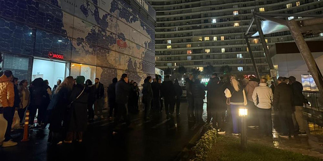 Ba�ak�ehir'de sitede y�netim krizi: 5 milyon TL'nin ba�ka hesaplara aktar�ld��� iddias�