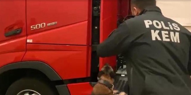 Uluslararas� uyu�turucu ticaretiyle m�cadele: 240 kilo uyu�turucu ele ge�irildi