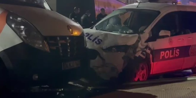 Polis arac�n�n kar��t��� kazada ikisi polis, 3 ki�i yaraland� - Son Dakika Haber