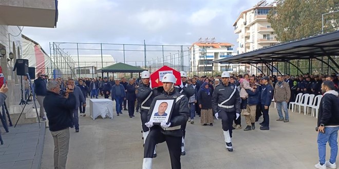 Evinde kalp krizi ge�iren polis memuru hayat�n� kaybetti