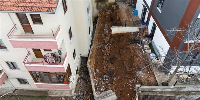 Ankara'da istinat duvar� y�k�ld�: 5 apartman bo�alt�ld� - Son Dakika Haber