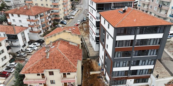 Ankara'da istinat duvar� ��kt�: 5 bina tahliye edildi