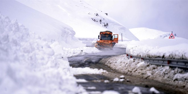 Ardahan-�av�at kara yolu tipi nedeniyle t�r ge�i�ine kapat�ld� - Son Dakika Haber