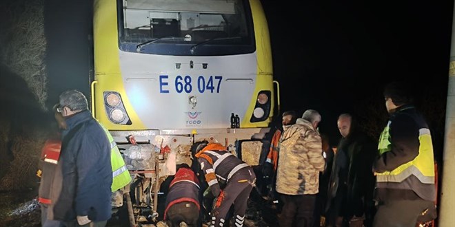 Bal�kesir'de tren raydan ��kt�