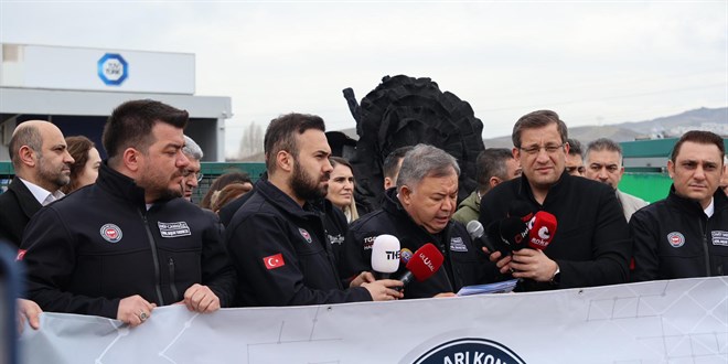 Devlet Memurlar� Konfederasyonu'ndan T�VT�RK'e Sert Tepki