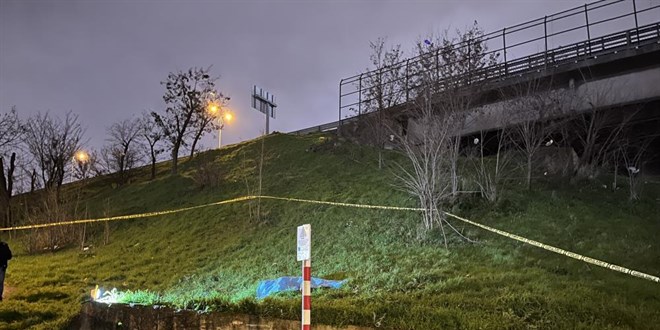 Bayrampa�a'da otoyol kenar�nda erkek cesedi bulundu - Son Dakika Haber