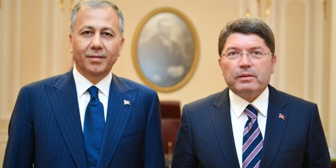 G�revden ayr�lan iki bakandan veda mesaj�