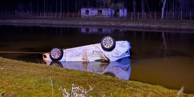 Samsun'da otomobil sulama kanal�na devrildi 1 �l�, 1 yaral� - Son Dakika Haber