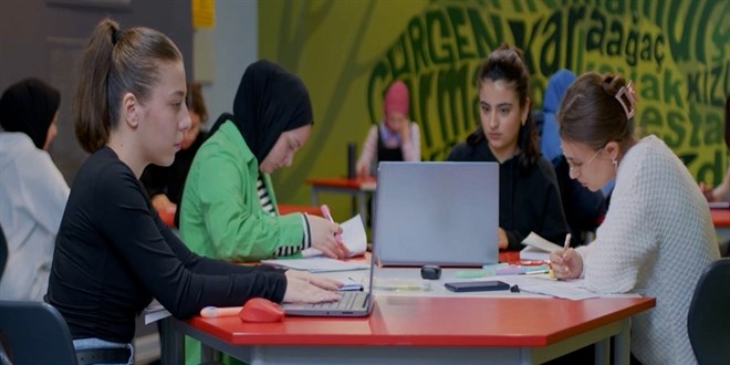 Y�K a��klad�: �niversiteli kad�n ��renci oran� erkekleri geride b�rakt� - Son Dakika Haber