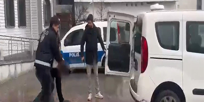 'Birini b��aklamam laz�m' diyerek evden ��kt�, 16 ya��ndaki �ocu�u b��aklad� - Son Dakika Haber