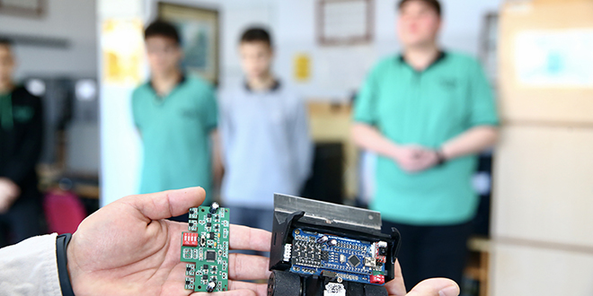 Teknoloji ve tar�m el ele: Hem robot yap�yorlar hem mantar �retiyorlar!