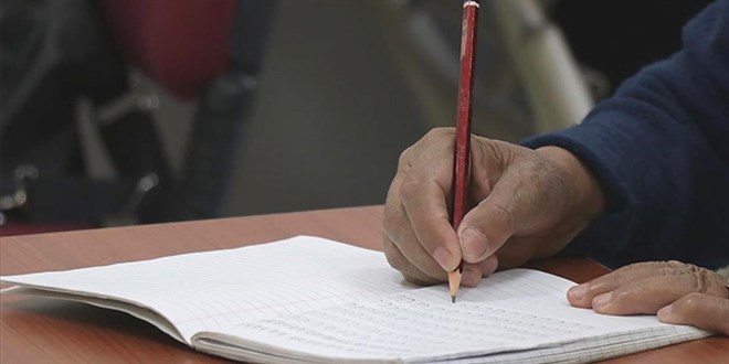 Okuma ve yazma demans riskini yakla��k y�zde 40 azalt�yor