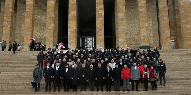 Gen�lerbirli�i Heyeti An�tkabir'i Ziyaret Etti