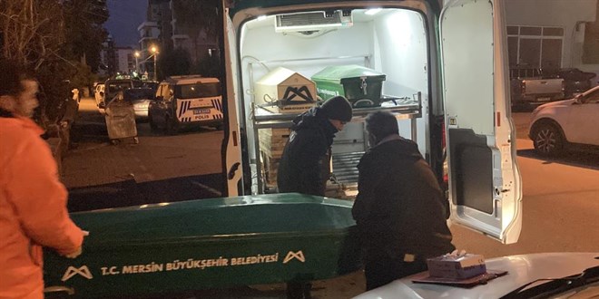 Polis kavga ihbar�na gitti, banyoda cesetle kar��la�t�: 3 g�zalt�