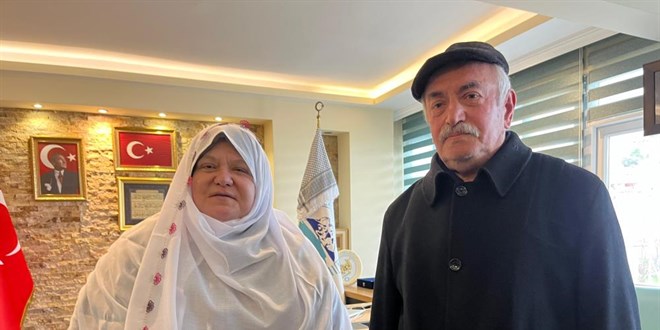 Giyim tarz� nedeniyle hedef al�nan Ba�kan Akg�n'e ��retmeninden destek - Son Dakika Haber