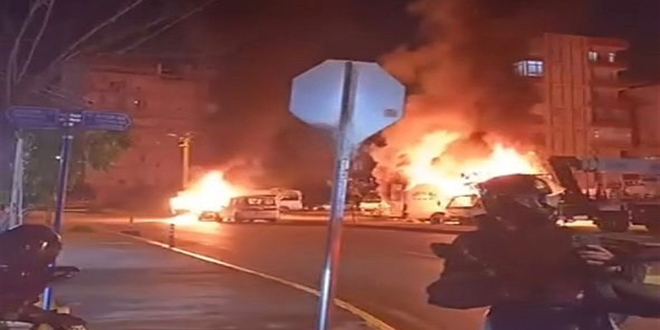 Tart��t��� k�z arkada�� ile annesinin ara�lar�n� kundaklad�