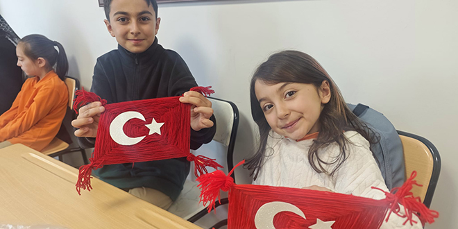 Minik eller aileleriyle birlikte 'Al Bayrak' i�in birle�ti - Son Dakika Haber