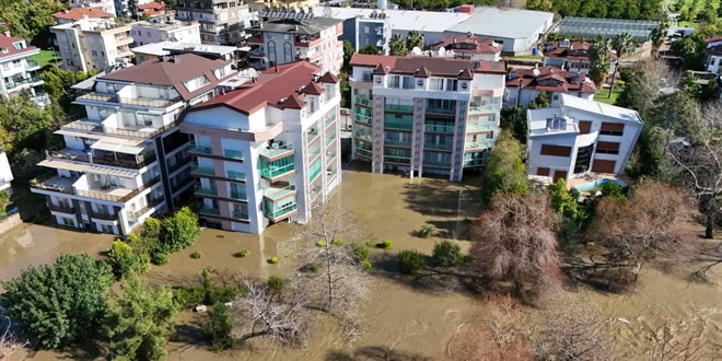 �l�ede baraj alarm�! �ki mahallede evler bo�alt�ld� - Son Dakika Haber