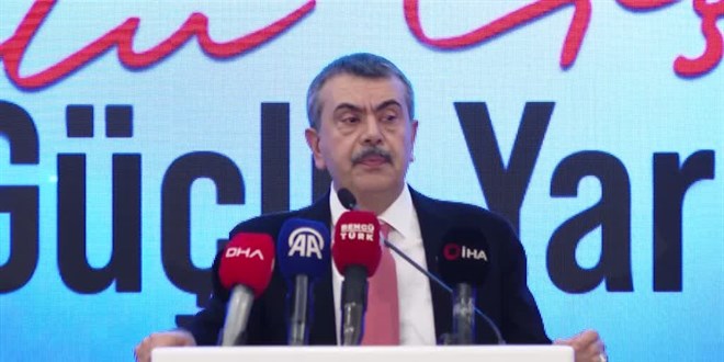 Bakan Tekin'den �BB ve �zmir B�y�k�ehir'e 'okul' tepkisi