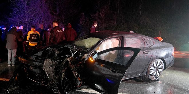 Beykoz'da otomobil ile ticari ara� �arp��t�: 1 �l�, 5 yaral� - Son Dakika Haber