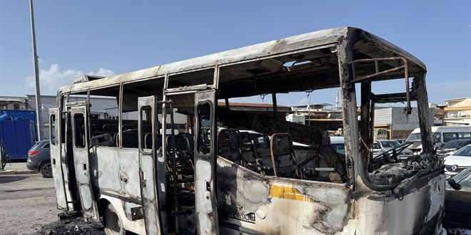 �zmir'de yanan midib�steki 16 ya��ndaki �ocuk �ld� - Son Dakika Haber