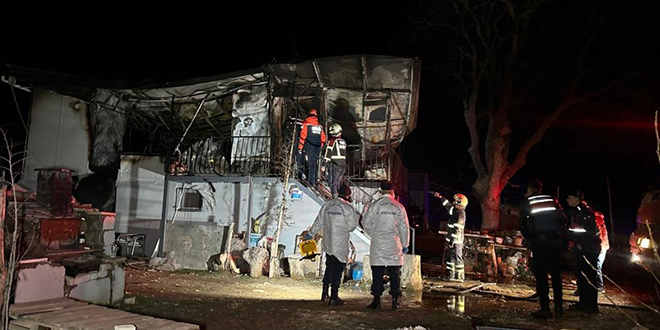 Prefabrik evde ��kan yang�nda kar�-koca hayat�n� kaybetti