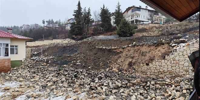 Mersin'de kuvvetli ya��� istinat duvar�n� y�kt� - Son Dakika Haber