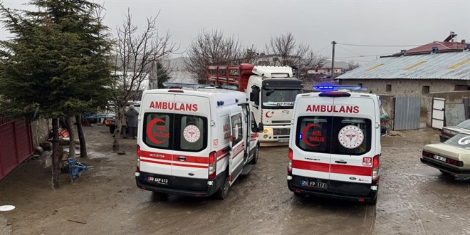 Karbonmonoksit gaz�ndan zehirlenen anne, baba ve bebekleri �ld�