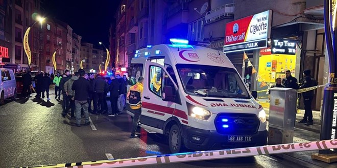 Aksaray'da bir evde 3 ki�i silahla vurulmu� halde bulundu