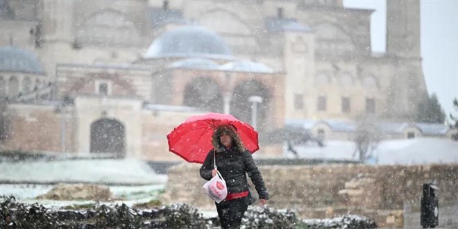 �stanbul'da s�cakl�klar 4 dereceye d��ecek, kar ba�layacak