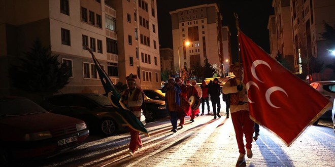 Sahura mehter mar��yla uyand�lar