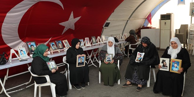 Diyarbak�r anneleri ramazanda da evlatlar� i�in n�bette