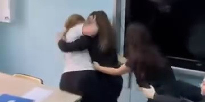 Lisede s�n�f i�inde kavga: 3 ��renciye uzakla�t�rma cezas�