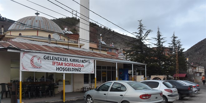 Peynir ekmekle a��lan oruca �z�ld�, 22 y�ll�k gelene�i ba�latt� - Son Dakika Haber