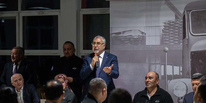 Bakan I��khan, ilk iftar�n� fabrika i��ileriyle yapt�