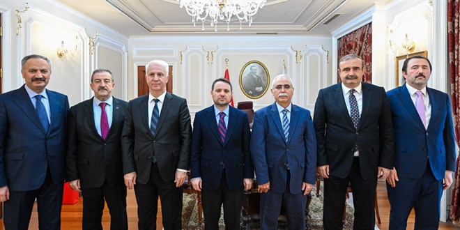 AYM Ba�kan� �zkaya'dan Adalet Bakan� G�rlek'e ziyaret