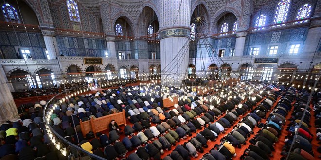 Camilerde ramazan�n ilk cuma namaz� k�l�nd� - Son Dakika Haber