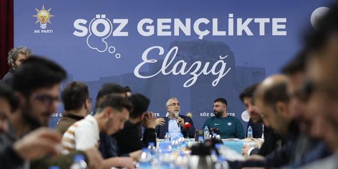 Bakan I��khan, sahurda gen�lerle bir araya geldi - Son Dakika Haber