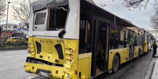 Fatih'te 3 �ETT otob�s� dura�a yana��rken kaza yapt� - Son Dakika Haber
