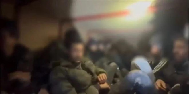 Hayvan d��k�s�yla kamufle edilmek isteyen ka�ak g��menler yakaland� - Son Dakika Haber