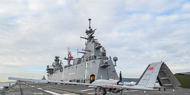 NATO tatbikat�na damga vuran ikili, milli yaz�l�mla birbirine ba�land�