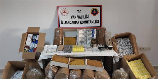 Van'da ka�ak akaryak�t ve sigara ele ge�irildi