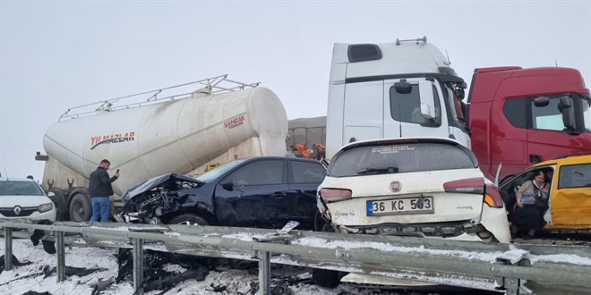 Erzurum'da zincirleme kaza: �ok say�da yaral� var