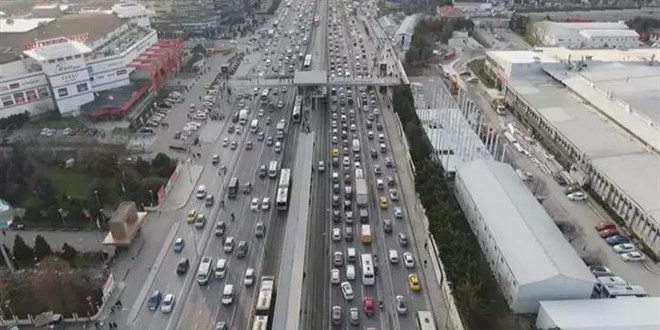 �ftar �ncesi �stanbul'da trafik yo�unlu�u y�zde 83'e y�kseldi