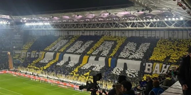 Fenerbah�e taraftar�: '�nan Fenerbah�e' yaz�l� koreografi