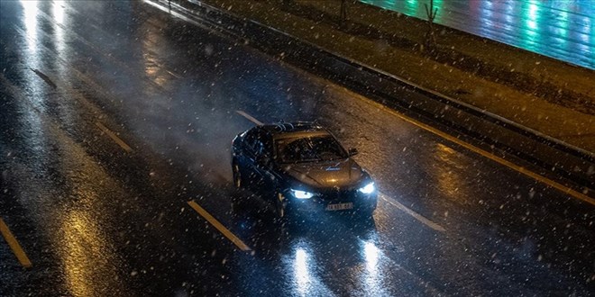 Ankara'da karla kar���k ya�mur uyar�s�