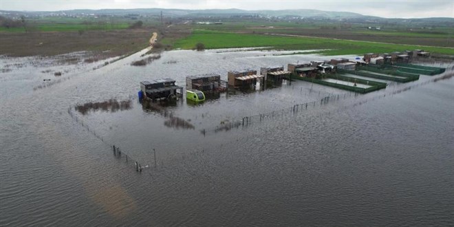 Y�zen evler! G�l yata�� arsa diye sat�ld� evler havuza d�nd�