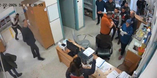 Resmi arac� alkoll� kullanan CHP'li ba�kan yard�mc�s� Jandarma ve sa�l�k��lara direndi - Son Dakika Haber